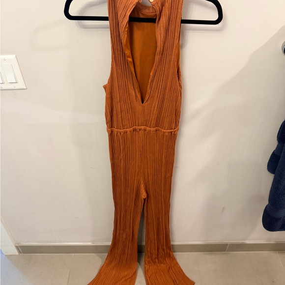 Never worn* House of Harlow Tan Sleeveless Jumpsuit - Picture 4 of 4